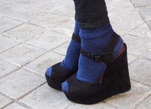 skinny_jeans_socks_sandals_hoodie_fur_coat_loewe_bag_cap