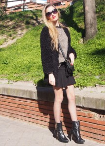 hoodie sunnies black skirt outfit