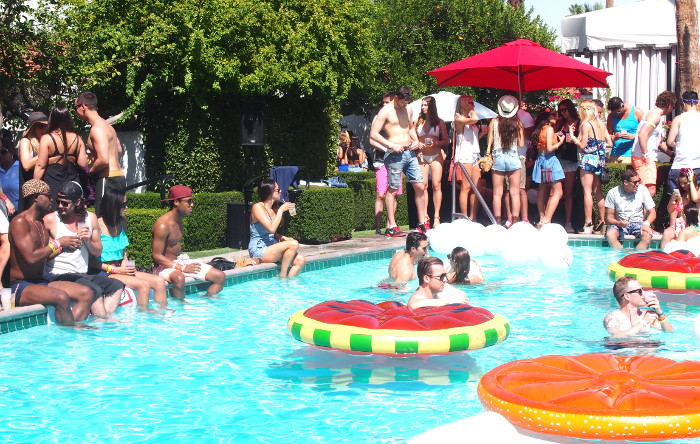 Fiesta_Guess_Coachella_Pool_Party_California_Lara_Martin_Gilarranz_Bymyheels
