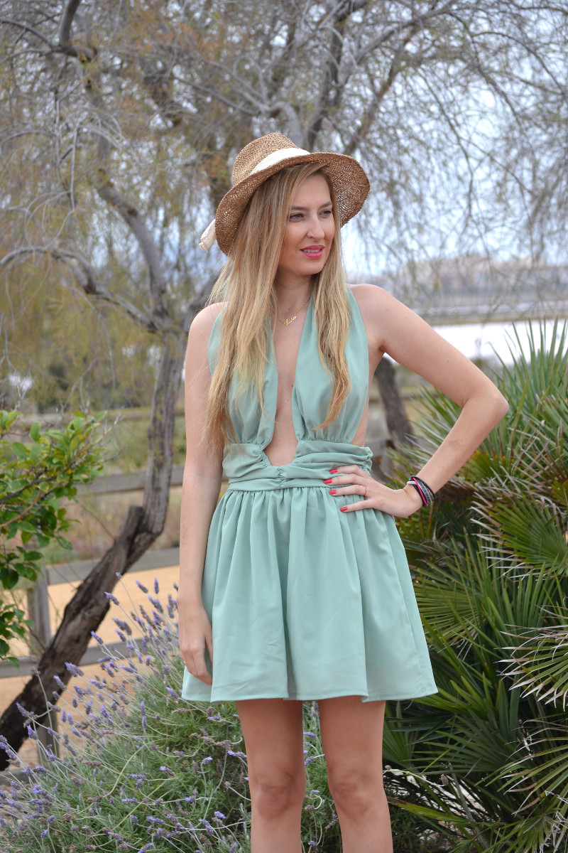 Green_Drapped_Dress_Fashion_Frenzzie_Hat_Sea_Seaside_Lara_Martin_Gilarranz_Bymyheels (2)